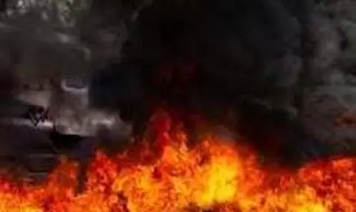 Jalandhar: चौक के पास लगी भीषण आग, पूरा इलाका सील Jalandhar: चौक के पास लगी भीषण आग, पूरा इलाका सील