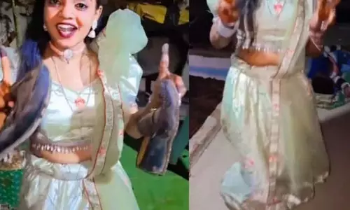 बहन की चालाकी के आगे दूल्हे ने टेके घुटने, भारी रकम देकर छुड़ाया जूता बहन की चालाकी के आगे दूल्हे ने टेके घुटने, भारी रकम देकर छुड़ाया जूता