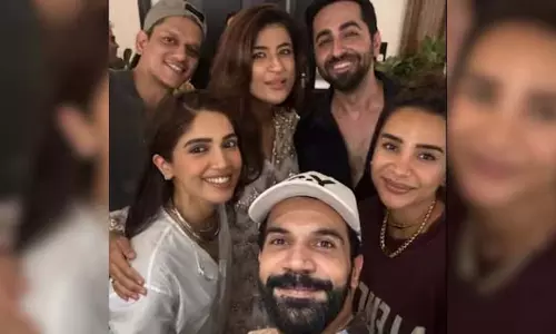 एक फ्रेम में तीन दमदार एक्टर्स, सोशल मीडिया पर छाई तस्वीर एक फ्रेम में तीन दमदार एक्टर्स, सोशल मीडिया पर छाई तस्वीर