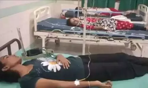 Mahabubabad में नर्सिंग कॉलेज के 11 छात्र भोजन विषाक्तता से पीड़ित Mahabubabad में नर्सिंग कॉलेज के 11 छात्र भोजन विषाक्तता से पीड़ित
