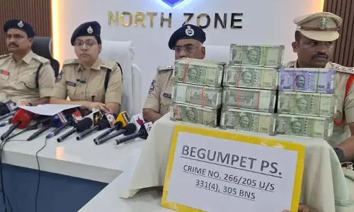 Telangana: 46 लाख रुपये की चोरी करने के आरोप में एक व्यक्ति को हिरासत में लिया गया Telangana: 46 लाख रुपये की चोरी करने के आरोप में एक व्यक्ति को हिरासत में लिया गया