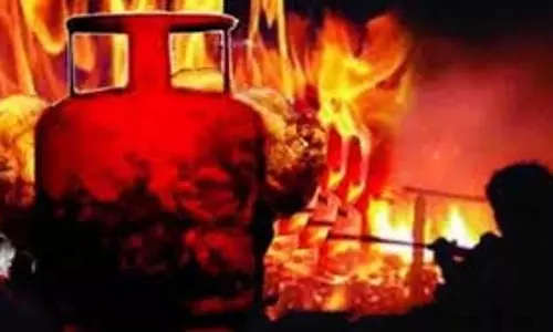 Up News: मेले में सिलेंडर फटने से जोड़कर धमाका