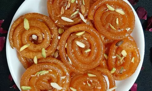 Suji से बनाएं क्रिस्पी जलेबी, बिना ज्यादा झंझट के Suji से बनाएं क्रिस्पी जलेबी, बिना ज्यादा झंझट के