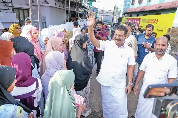 Kerala : पी वी अनवर का कहना है कि उन्होंने पिनाराई विरोधी भावना का इस्तेमाल किया Kerala : पी वी अनवर का कहना है कि उन्होंने पिनाराई विरोधी भावना का इस्तेमाल किया