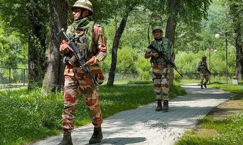NIA ने पहलगाम हमलावरों की मदद करने के आरोप में 2 को पकड़ा NIA ने पहलगाम हमलावरों की मदद करने के आरोप में 2 को पकड़ा