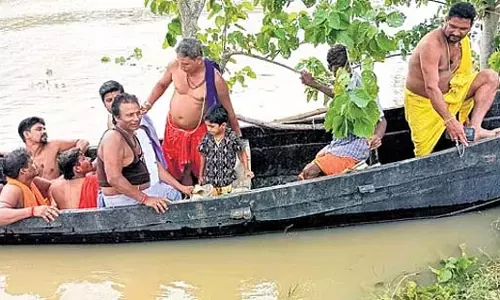 बाढ़ ने ली 25 वर्षीय युवक की जान, Balasore में राहत कार्य जारी