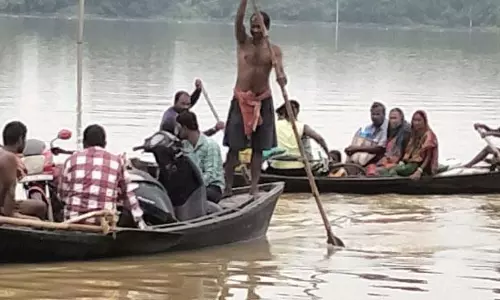 Bhograi: बाढ़ का पानी कम होने के बाद भी मुश्किलें बढ़ीं Bhograi: बाढ़ का पानी कम होने के बाद भी मुश्किलें बढ़ीं