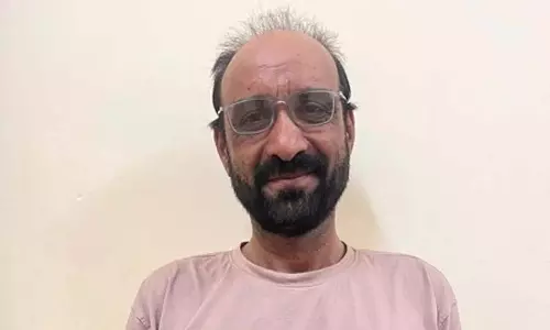 भारत में अवैध रूप से रहने के आरोप में अफगान नागरिक को भुवनेश्वर हवाई अड्डे पर गिरफ्तार किया भारत में अवैध रूप से रहने के आरोप में अफगान नागरिक को भुवनेश्वर हवाई अड्डे पर गिरफ्तार किया