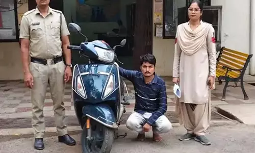 महिला टीचर की स्कूटी हुई चोरी, शातिर चोर गिरफ्तार
