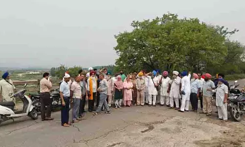 Nangal में अवैध खनन से सड़क ढांचे को नुकसान, किसानों ने किया विरोध प्रदर्शन Nangal में अवैध खनन से सड़क ढांचे को नुकसान, किसानों ने किया विरोध प्रदर्शन