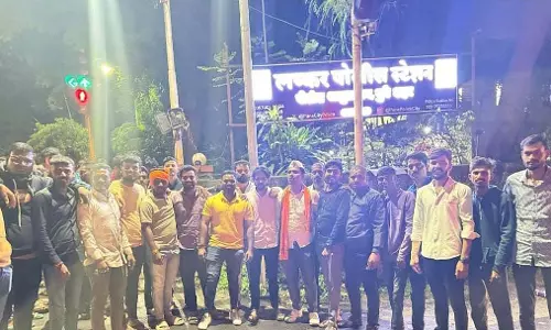 Pune : पालकी के दौरान मुस्लिम महिला ने वारकरियों पर मांस फेंका Pune : पालकी के दौरान मुस्लिम महिला ने वारकरियों पर मांस फेंका