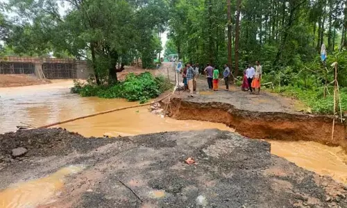 Odisha : क्योंझर में बह गई सड़क