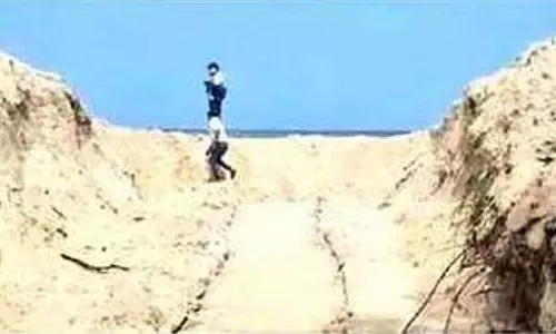 Varka में रेत का टीला नष्ट, ग्रामीणों को समुद्री पानी घुसने का डर