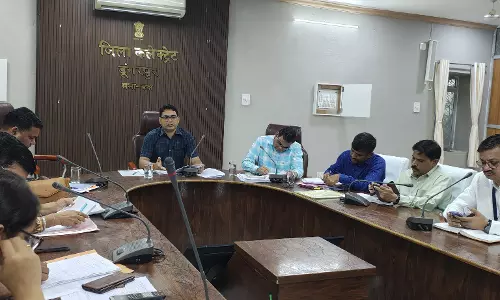 Dungarpur: अंत्योदय शिविरों की निगरानी तेज, कलेक्टर ने फील्ड विजिट पर दिया जोर Dungarpur: अंत्योदय शिविरों की निगरानी तेज, कलेक्टर ने फील्ड विजिट पर दिया जोर