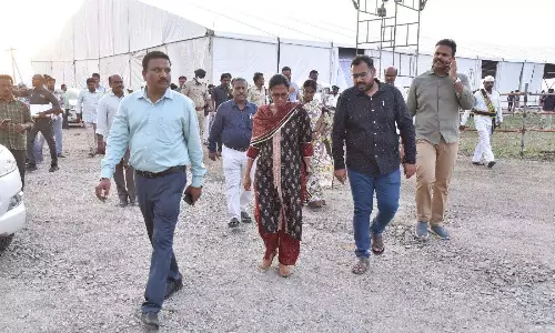Andhra: अधिकारियों ने सुपरिपलाना-थोली अडुगु कार्यक्रम की व्यवस्था की समीक्षा की Andhra: अधिकारियों ने सुपरिपलाना-थोली अडुगु कार्यक्रम की व्यवस्था की समीक्षा की