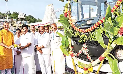 Andhra : थिटाइड को एसी बस दान