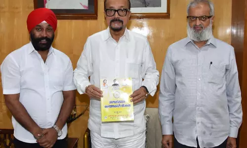 राज्यपाल रमेन डेका से छत्तीसगढ़ अल्पसंख्यक आयोग के अध्यक्ष छाबड़ा ने की भेंट राज्यपाल रमेन डेका से छत्तीसगढ़ अल्पसंख्यक आयोग के अध्यक्ष छाबड़ा ने की भेंट