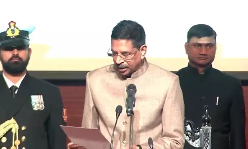 राज्यपाल ने कल्याणकारी योजनाओं के बारे में जागरूकता की कमी के लिए सरकारी अधिकारियों की आलोचना की