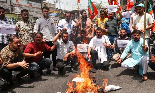 युवा मोर्चा ने J&K से कहा- नायब तहसीलदार परीक्षा में उर्दू अनिवार्य करने का फैसला वापस लें