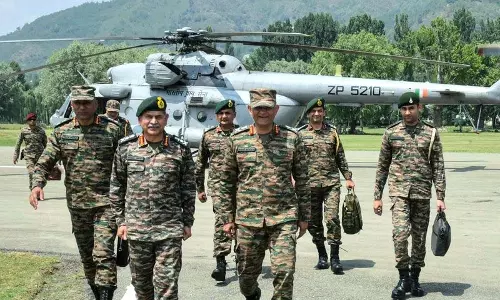 Jammu: सेना प्रमुख ने अमरनाथ यात्रा से पहले सुरक्षा की समीक्षा की