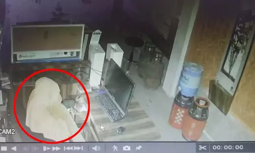 Raipur Breaking: गैस एजेंसी से 3.30 लाख की चोरी, सीसीटीवी में कैद हुए नकाबपोश चोर