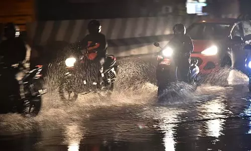 Chennai और 11 जिलों में अगले 2 घंटों तक बारिश Chennai और 11 जिलों में अगले 2 घंटों तक बारिश