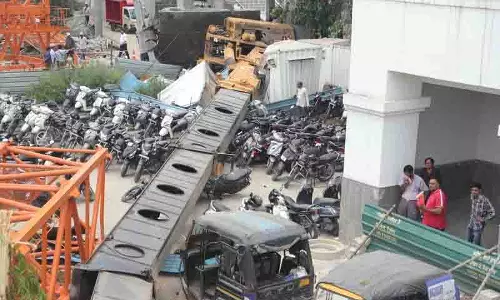 Jalandhar कैंट रेलवे स्टेशन पर क्रेन गिरने से हादसा टला Jalandhar कैंट रेलवे स्टेशन पर क्रेन गिरने से हादसा टला