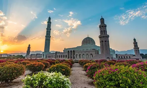 Oman ने खाड़ी देशों में पहली बार शीर्ष आय वालों पर आयकर लगाने की योजना बनाई है