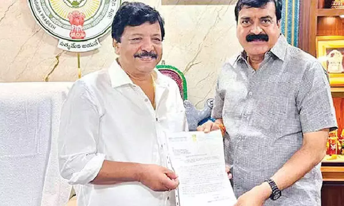 Andhra: सांसद ने गूटी किले के विकास के लिए पर्यटन मंत्री से अपील की Andhra: सांसद ने गूटी किले के विकास के लिए पर्यटन मंत्री से अपील की
