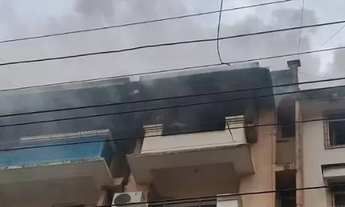 GOA: सांताक्रूज़-पोंडा के कुर्ताकर अपार्टमेंट के फ्लैट में लगी आग GOA: सांताक्रूज़-पोंडा के कुर्ताकर अपार्टमेंट के फ्लैट में लगी आग