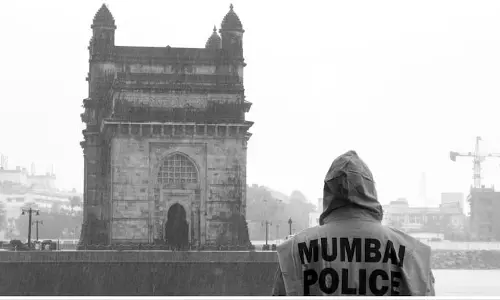 Mumbai के कूड़े के ढेर में कैंसर से पीड़ित बुजुर्ग महिला मिली