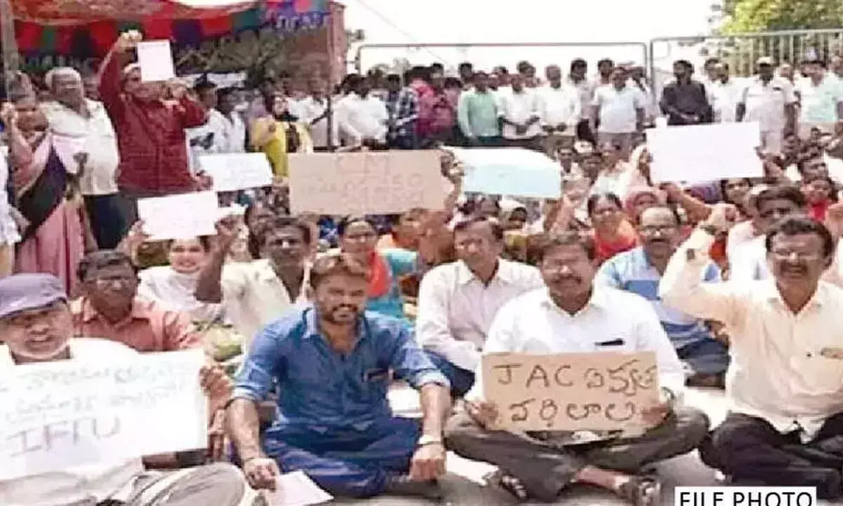 Telangana: आउटसोर्सिंग कर्मचारियों में खलबली, कुछ को नौकरी से निकाला गया