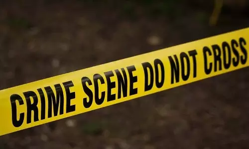 गोरेगांव में बेवफाई के शक में पिता ने मां की गला घोंटकर हत्या कर दी, बच्चों ने देखा