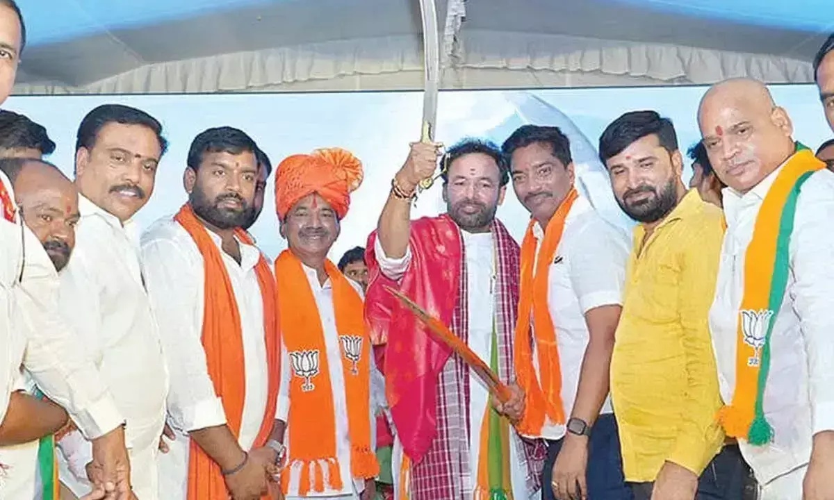Telangana: मोदी का ध्यान लोगों की सेवा पर