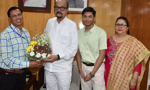 राज्यपाल रमेन डेका से भिलाई स्टील प्लांट के डीजीएम ने सौजन्य भेंट की राज्यपाल रमेन डेका से भिलाई स्टील प्लांट के डीजीएम ने सौजन्य भेंट की