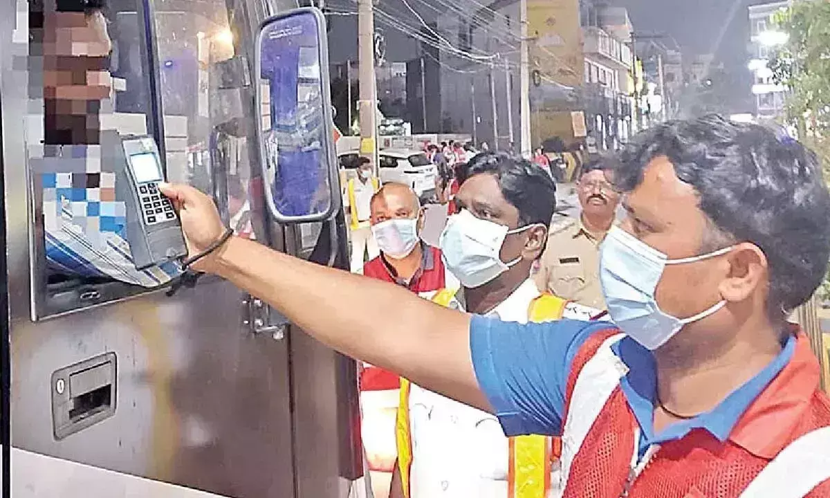 Telangana: साइबराबाद ट्रैफिक पुलिस ने सप्ताहांत में 329 शराबी ड्राइवरों को पकड़ा
