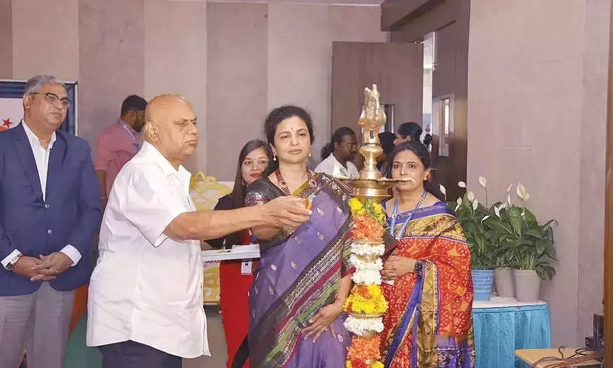 Telangana: मेरिडियन स्कूल में अलंकरण समारोह मनाया गया Telangana: मेरिडियन स्कूल में अलंकरण समारोह मनाया गया