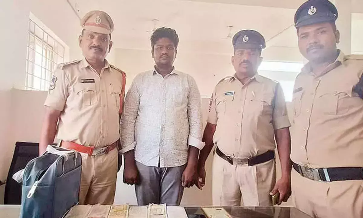 Telangana: 15 लाख रुपये के नकली नोट के साथ एक व्यक्ति गिरफ्तार