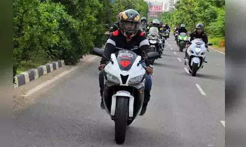 Hyderabad: कैस्ट्रॉल पावर1 विश्व मोटरसाइकिल दिवस रैली में 300 से अधिक राइडर शामिल Hyderabad: कैस्ट्रॉल पावर1 विश्व मोटरसाइकिल दिवस रैली में 300 से अधिक राइडर शामिल