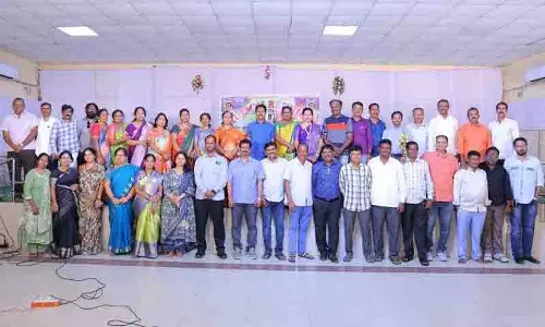 सिंगरेनी कोलियरीज High School के पूर्व छात्र 34 साल बाद एक भावनात्मक पुनर्मिलन पर मिले