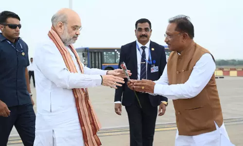 अमित शाह को रायपुर में पुष्प अर्पित कर दी गई विदाई, वाराणसी के लिए हुए रवाना
