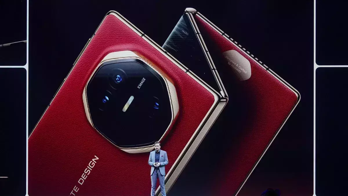 Huawei के अगले ट्राई-फोल्ड स्मार्टफोन Mate XT 2 में हो सकती है सैटेलाइट कनेक्टिविटी