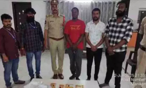 Hyderabad में अंतरराष्ट्रीय ड्रग रैकेट का भंडाफोड़, 30 लाख रुपये की ड्रग्स जब्त Hyderabad में अंतरराष्ट्रीय ड्रग रैकेट का भंडाफोड़, 30 लाख रुपये की ड्रग्स जब्त