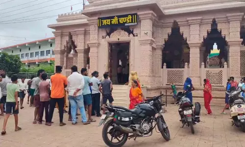 चंडी माता मंदिर में बड़ी चोरी, हार-मुकुट समेत दान पेटी लेकर फरार हुए चोर चंडी माता मंदिर में बड़ी चोरी, हार-मुकुट समेत दान पेटी लेकर फरार हुए चोर