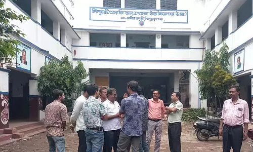 छात्र ने पहनी बालियां, डांटने पर गिरोह ने शिक्षाकर्मी की पिटाई की