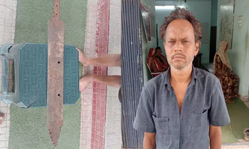 खुलेआम तलवार लहराकर दहशत फैलाने वाला आरोपी गिरफ्तार खुलेआम तलवार लहराकर दहशत फैलाने वाला आरोपी गिरफ्तार