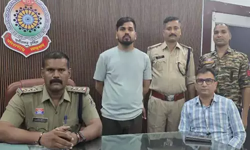 CG: टीवी विज्ञापन के झांसे में महिला से की धोखाधड़ी, आरोपी गिरफ्तार CG: टीवी विज्ञापन के झांसे में महिला से की धोखाधड़ी, आरोपी गिरफ्तार