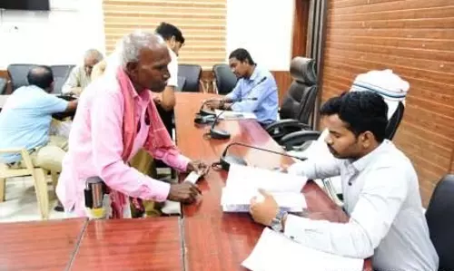 आंगनबाड़ी केंद्र के पास से घुरवा हटाने की मांग, बच्चों के स्वास्थ्य के लिए गंभीर खतरा आंगनबाड़ी केंद्र के पास से घुरवा हटाने की मांग, बच्चों के स्वास्थ्य के लिए गंभीर खतरा