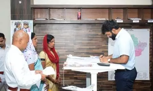 कलेक्टर व्यास ने जनदर्शन में सुनी आमजनों की समस्याएं कलेक्टर व्यास ने जनदर्शन में सुनी आमजनों की समस्याएं