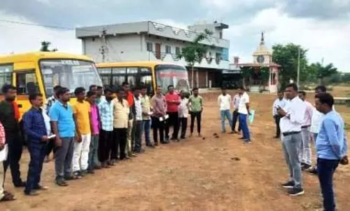 जिले में संचालित स्कूल बसों की जांच एवं चालक, परिचालकों का किया स्वास्थ्य परीक्षण जिले में संचालित स्कूल बसों की जांच एवं चालक, परिचालकों का किया स्वास्थ्य परीक्षण